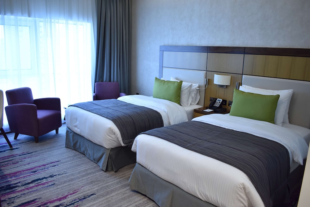 Golden Tulip Media Hotel — Hotel rooms in Dubai