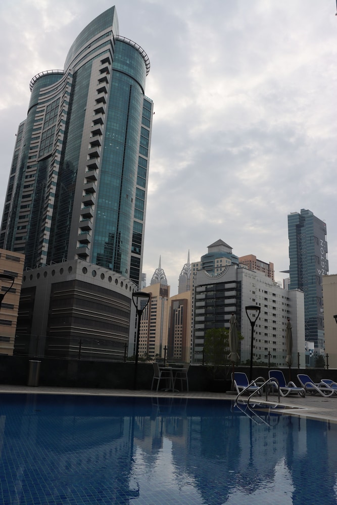 Golden Tulip Media Hotel — Swimming pool in Dubai