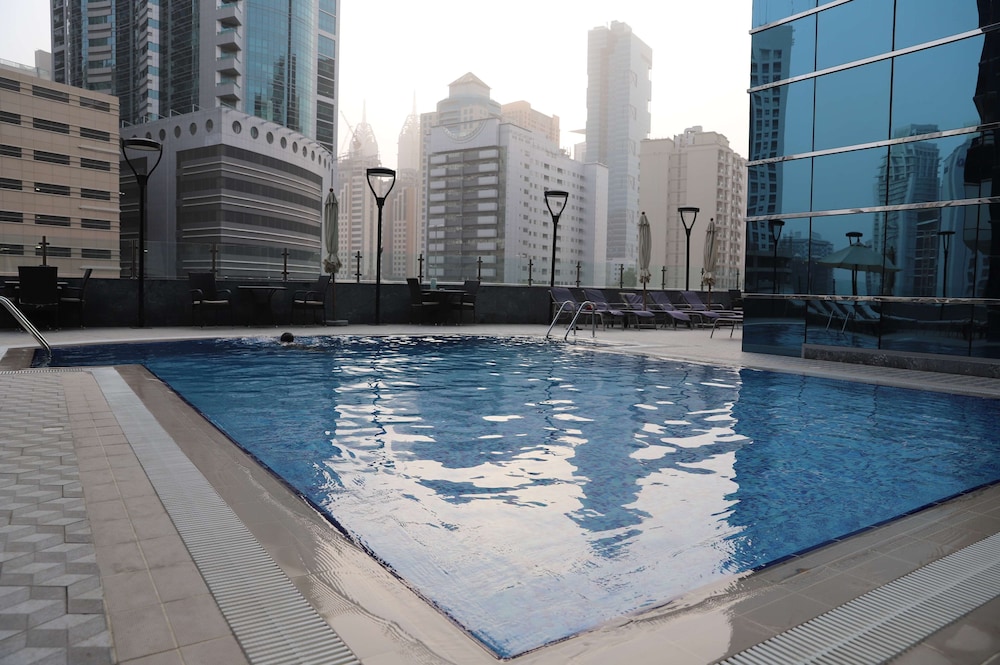 Golden Tulip Media Hotel — Swimming pool in Dubai