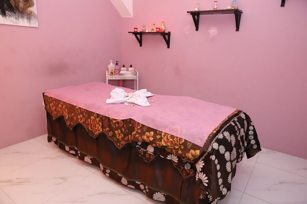 Golden Tulip Media Hotel — Hotel rooms in Dubai
