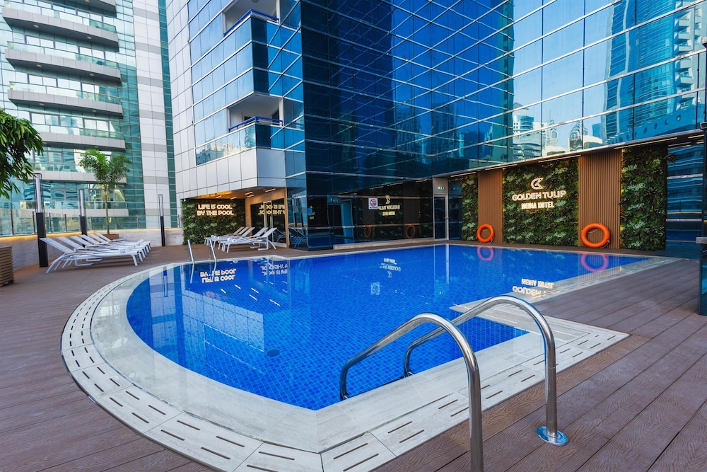Golden Tulip Media Hotel — Swimming pool in Dubai