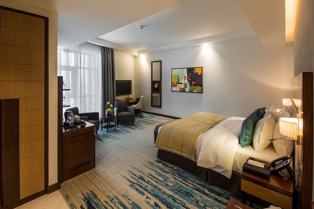 Golden Tulip Media Hotel — Hotel rooms in Dubai