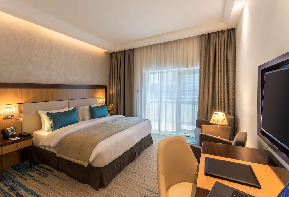 Golden Tulip Media Hotel — Hotel rooms in Dubai