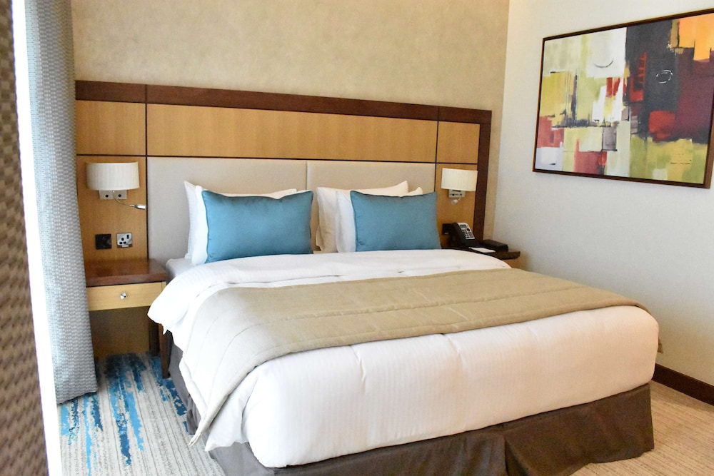 Golden Tulip Media Hotel — Hotel rooms in Dubai