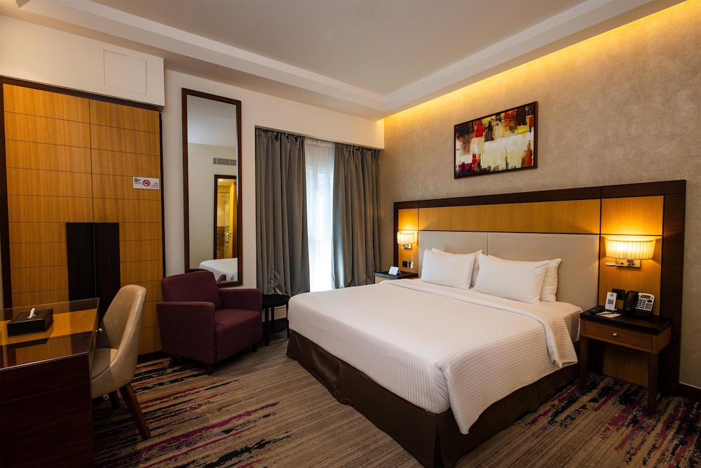 Golden Tulip Media Hotel — Hotel rooms in Dubai