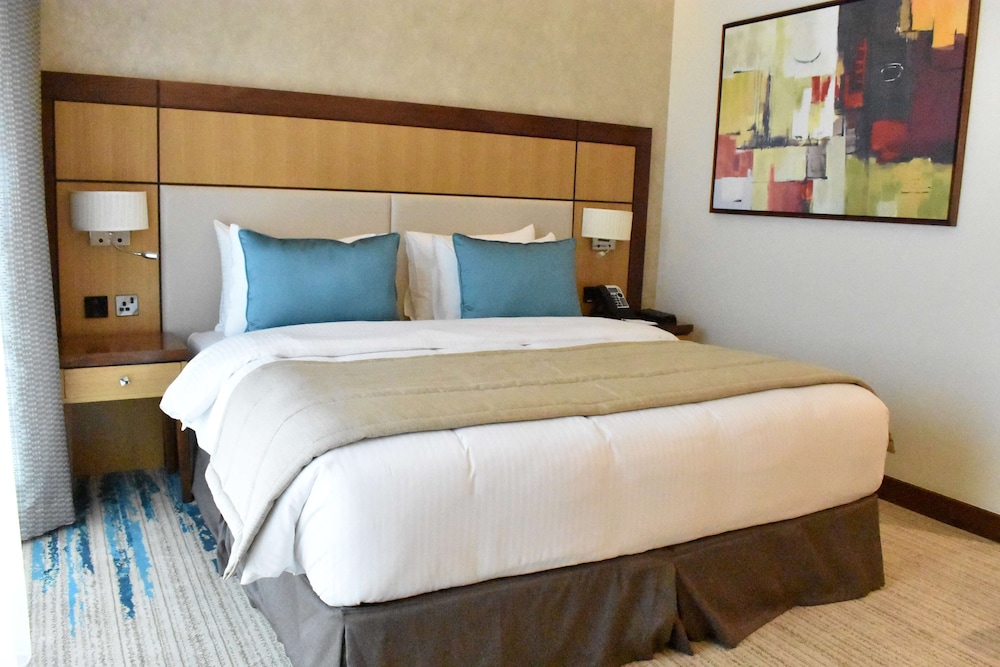 Golden Tulip Media Hotel — Hotel rooms in Dubai
