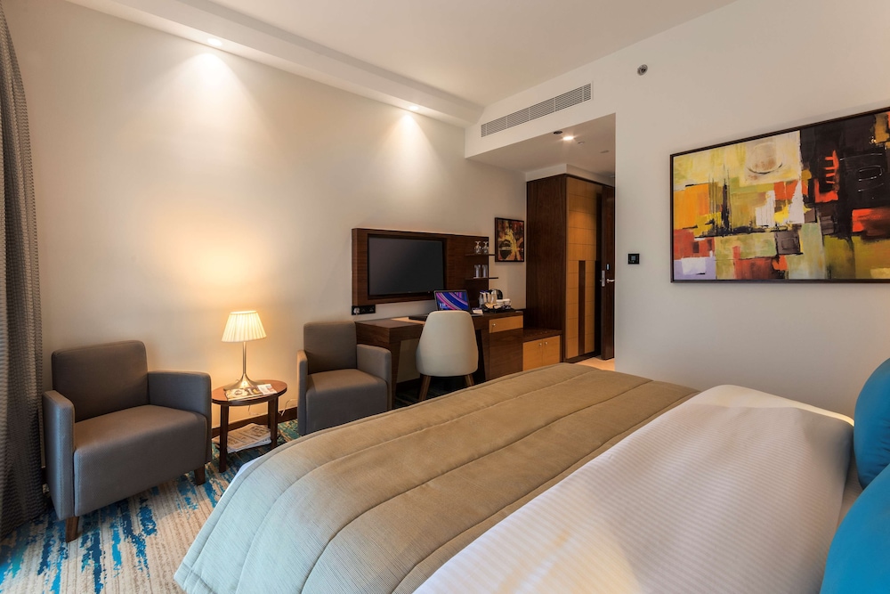 Golden Tulip Media Hotel — Hotel rooms in Dubai