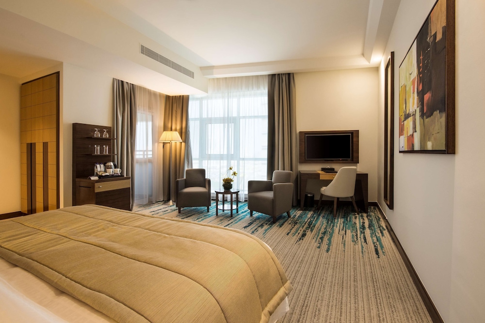 Golden Tulip Media Hotel — Hotel rooms in Dubai