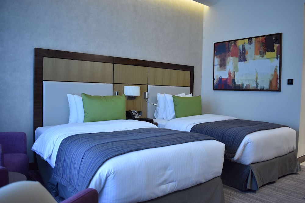 Golden Tulip Media Hotel — Hotel rooms in Dubai