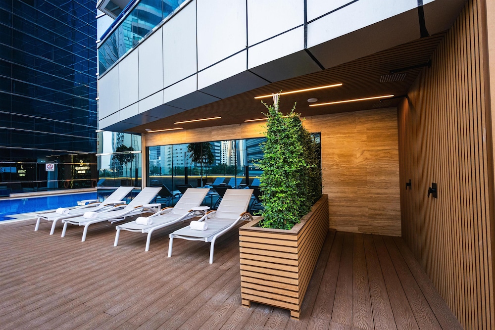 Golden Tulip Media Hotel — Swimming pool in Dubai