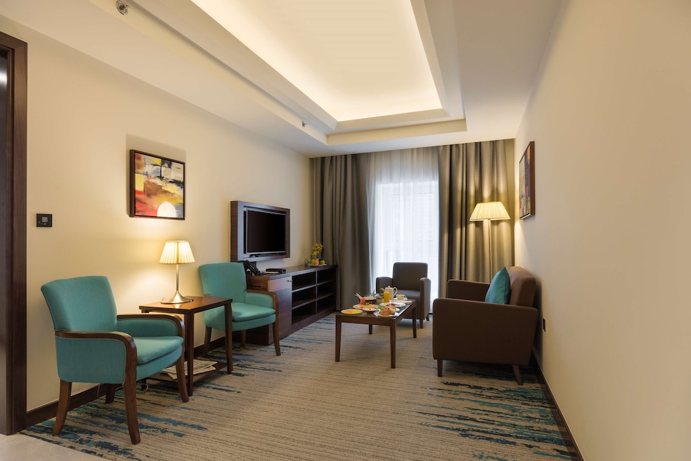 Golden Tulip Media Hotel — Hotel rooms in Dubai