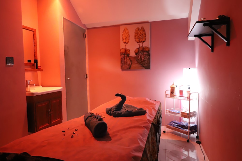 Golden Tulip Media Hotel — Hotel rooms in Dubai