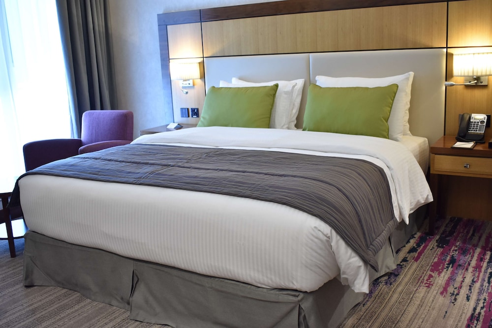 Golden Tulip Media Hotel — Hotel rooms in Dubai