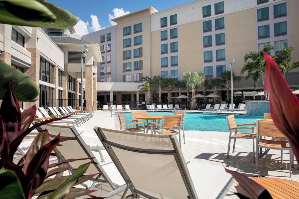 SpringHill Suites by Marriott Orlando Theme Parks/Lake Buena Vista — Swimming pool in Orlando, Florida