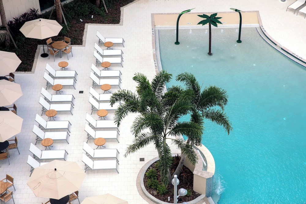 SpringHill Suites by Marriott Orlando Theme Parks/Lake Buena Vista — Swimming pool in Orlando, Florida