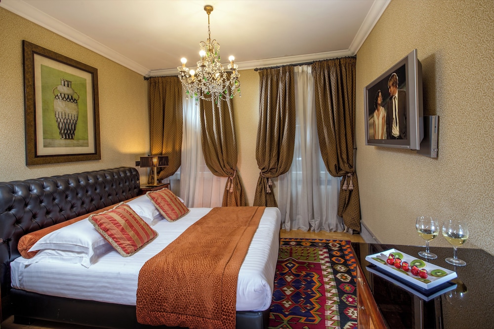 The Inn at the Roman Forum Luxury Collection - The Inn At The Roman Forum — Hotel rooms in Rome, Lazio