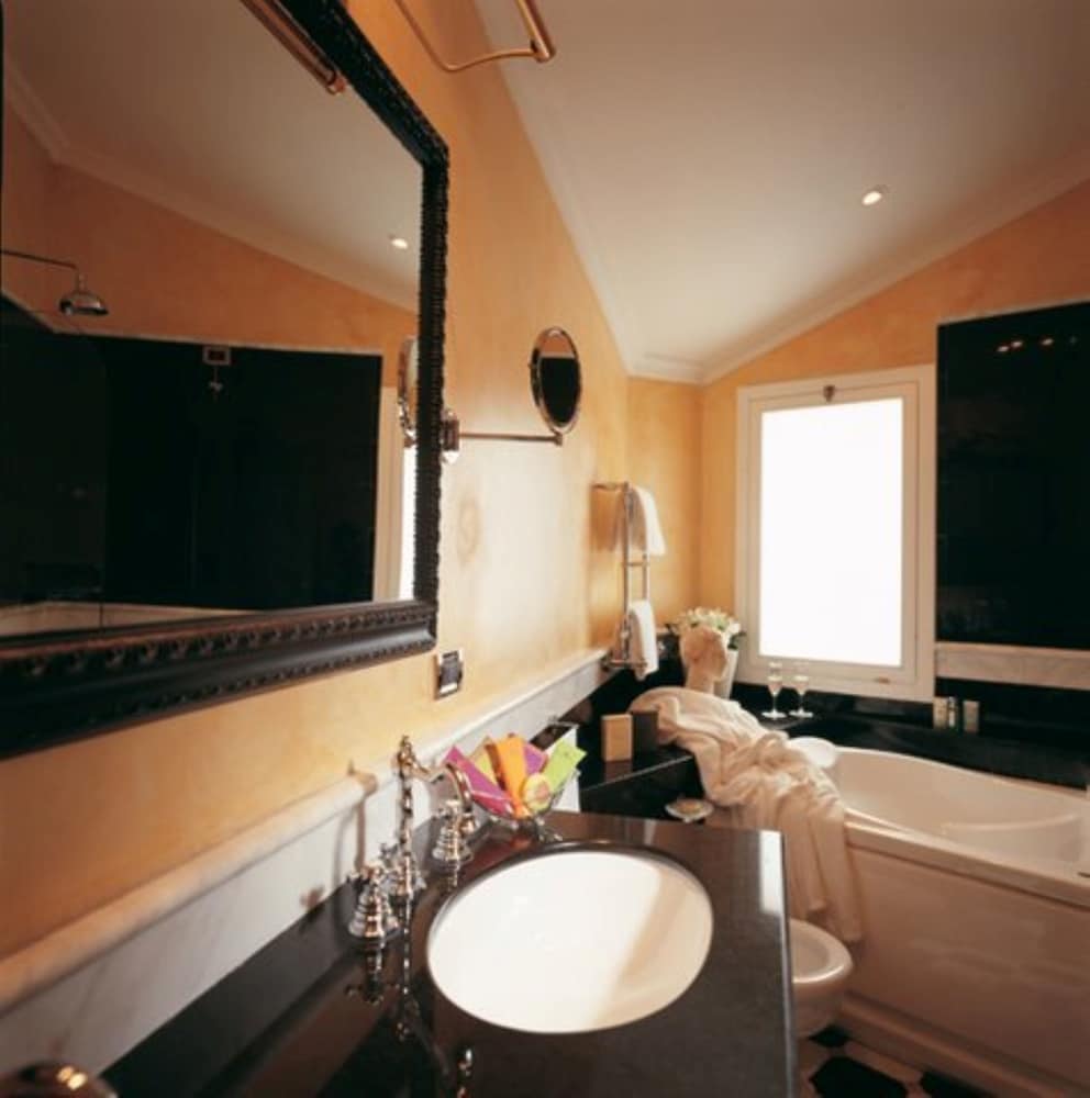 The Inn at the Roman Forum Luxury Collection - The Inn At The Roman Forum — Hotel rooms in Rome, Lazio