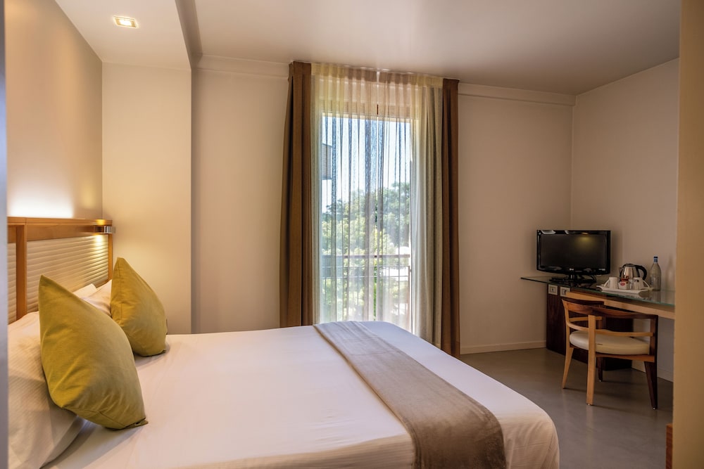 The Ziba Hotel & Spa — Hotel rooms in Peschiera del Garda, Veneto