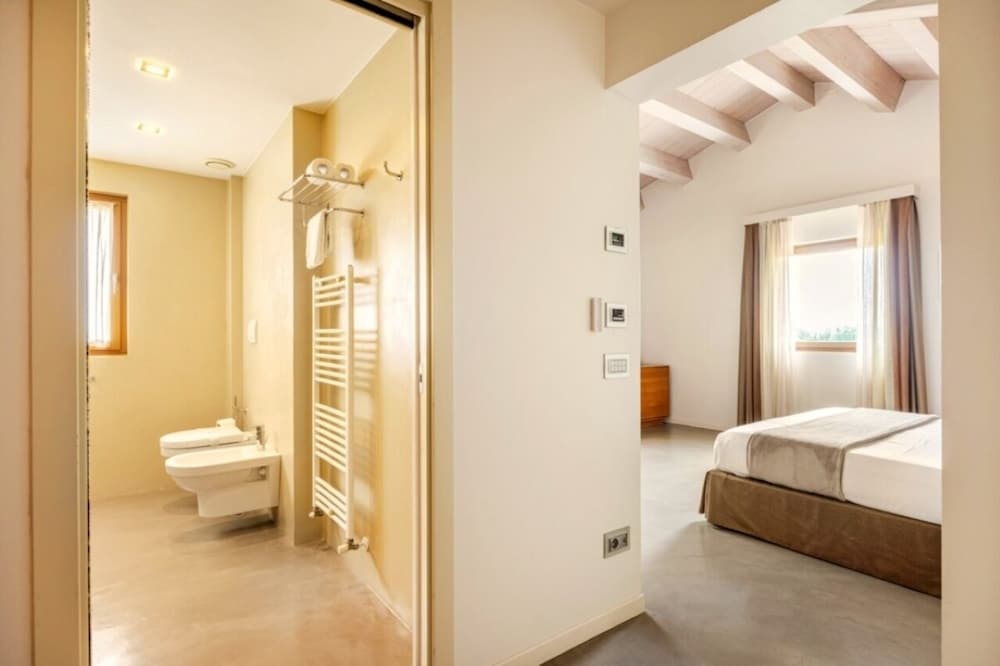 The Ziba Hotel & Spa — Hotel rooms in Peschiera del Garda, Veneto
