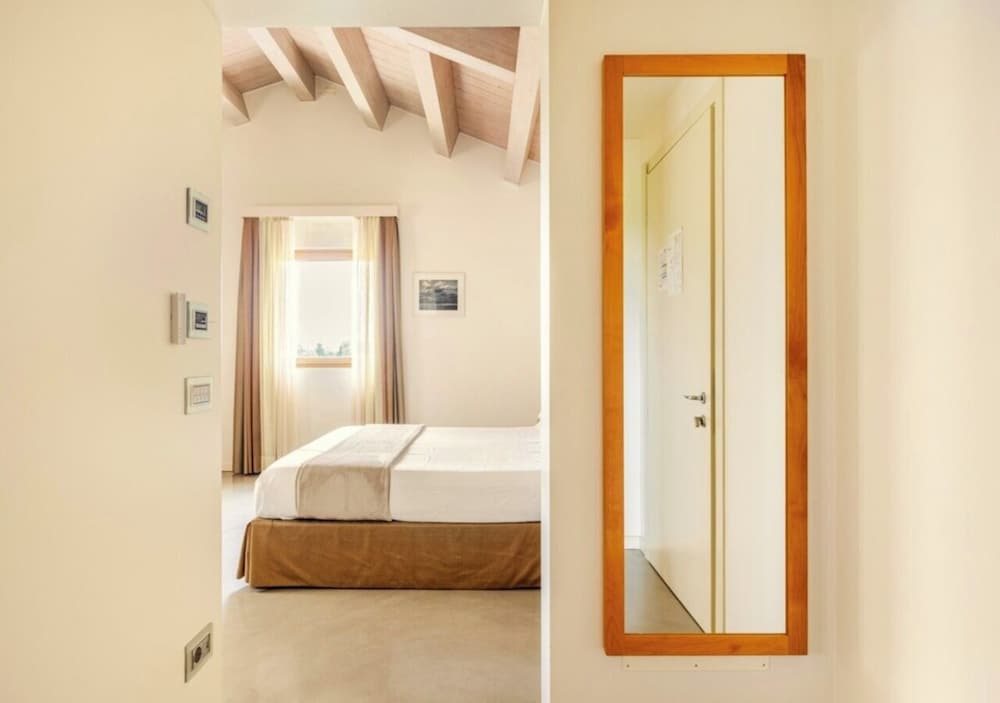 The Ziba Hotel & Spa — Hotel rooms in Peschiera del Garda, Veneto