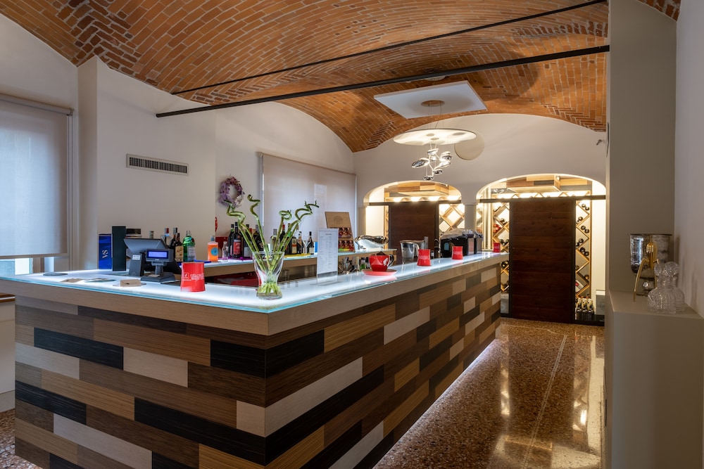 The Ziba Hotel & Spa — Restaurant & bars in Peschiera del Garda, Veneto