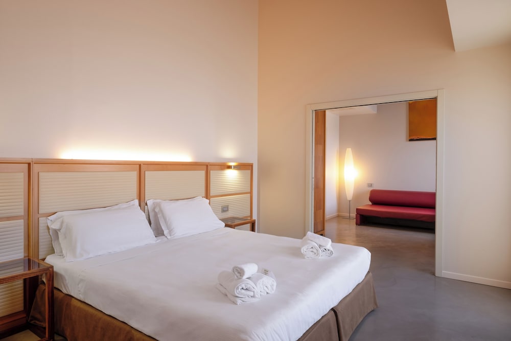 The Ziba Hotel & Spa — Hotel rooms in Peschiera del Garda, Veneto