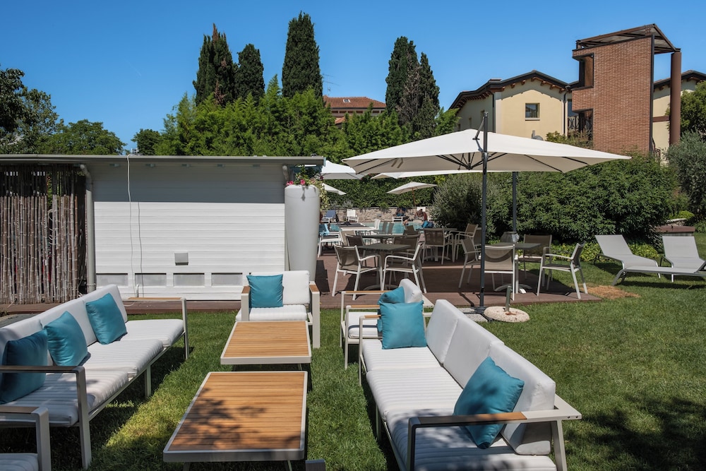 The Ziba Hotel & Spa — Restaurant & bars in Peschiera del Garda, Veneto