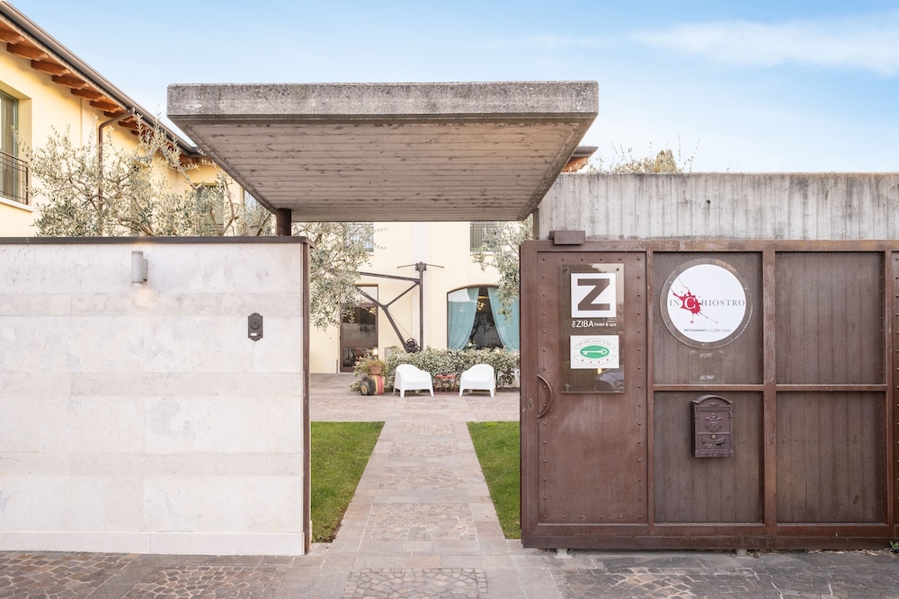 The Ziba Hotel & Spa — Hotel building in Peschiera del Garda, Veneto