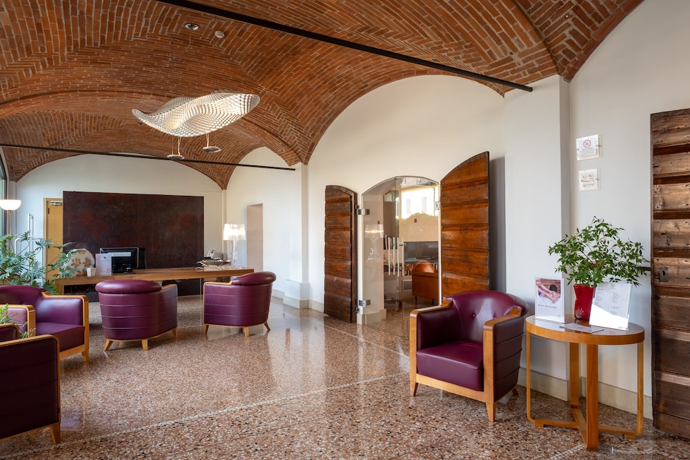 The Ziba Hotel & Spa — Hotel building in Peschiera del Garda, Veneto
