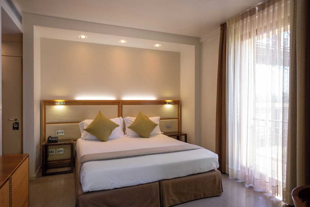 The Ziba Hotel & Spa — Hotel rooms in Peschiera del Garda, Veneto