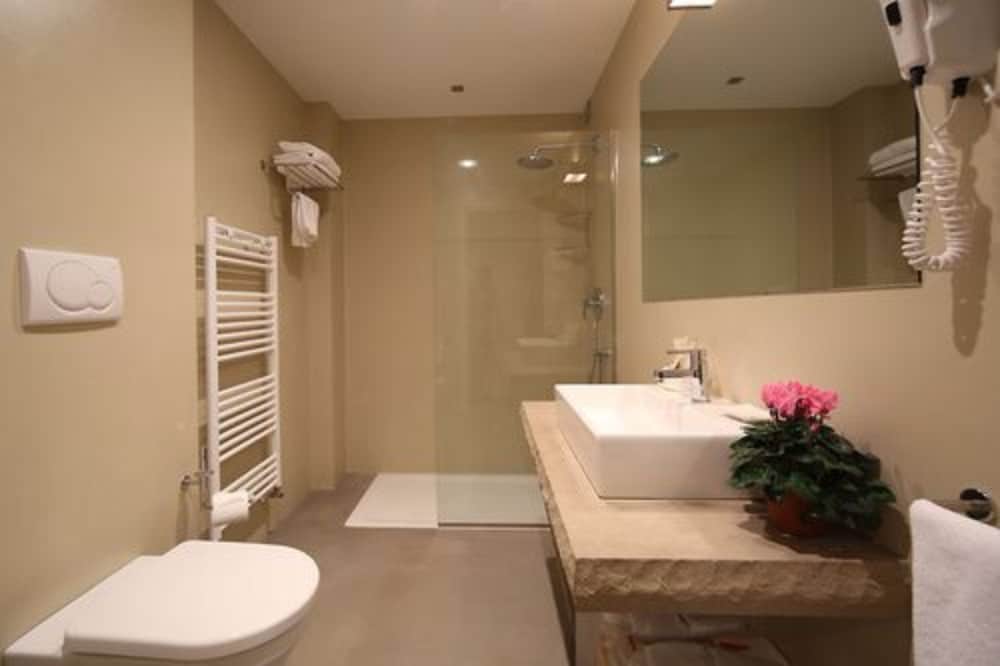 The Ziba Hotel & Spa — Hotel rooms in Peschiera del Garda, Veneto