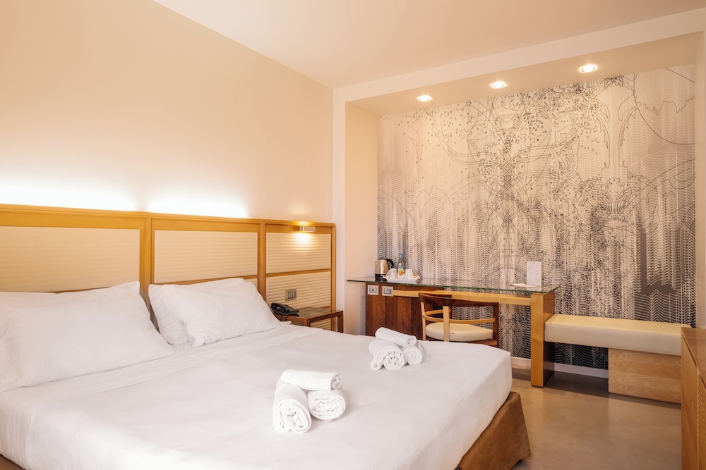 The Ziba Hotel & Spa — Hotel rooms in Peschiera del Garda, Veneto