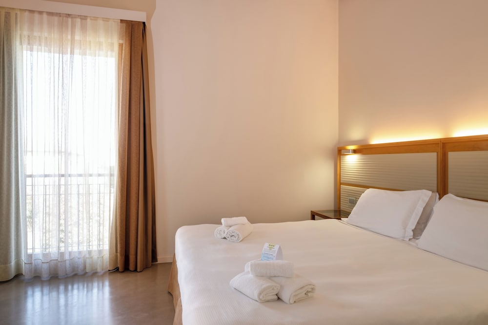 The Ziba Hotel & Spa — Hotel rooms in Peschiera del Garda, Veneto