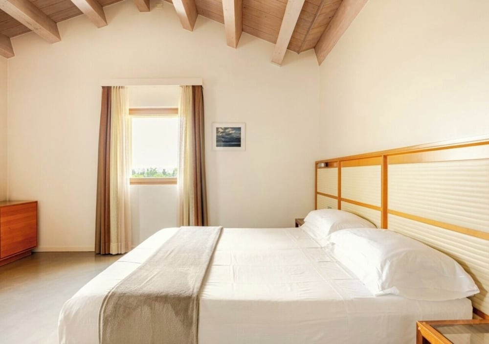 The Ziba Hotel & Spa — Hotel rooms in Peschiera del Garda, Veneto