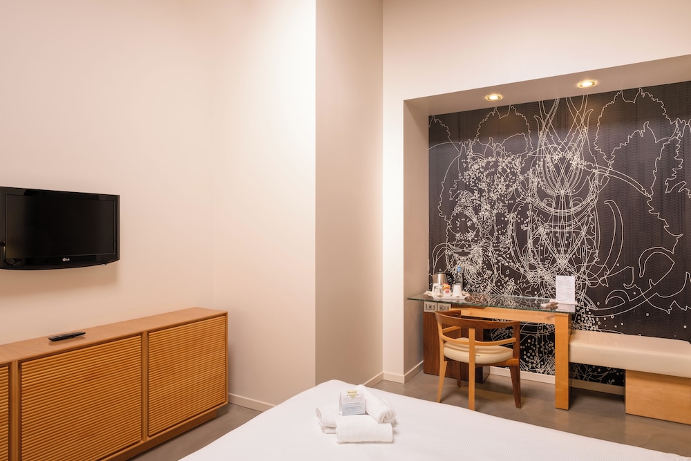 The Ziba Hotel & Spa — Hotel rooms in Peschiera del Garda, Veneto