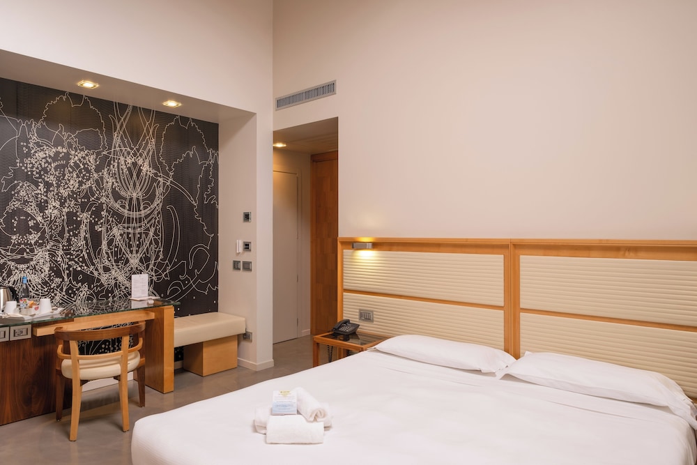 The Ziba Hotel & Spa — Hotel rooms in Peschiera del Garda, Veneto