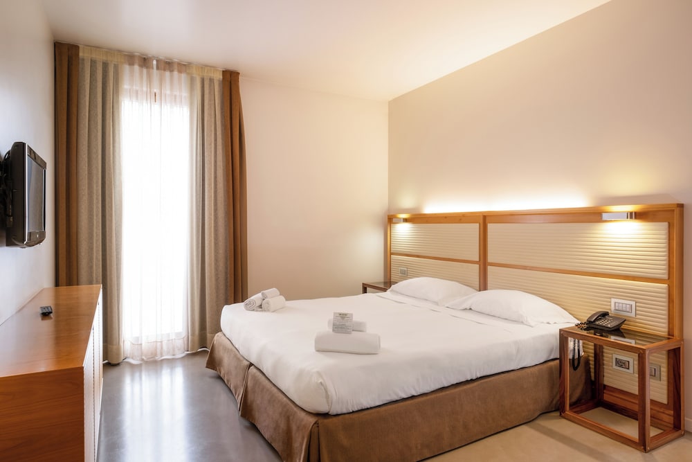 The Ziba Hotel & Spa — Hotel rooms in Peschiera del Garda, Veneto