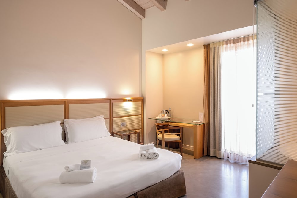 The Ziba Hotel & Spa — Hotel rooms in Peschiera del Garda, Veneto