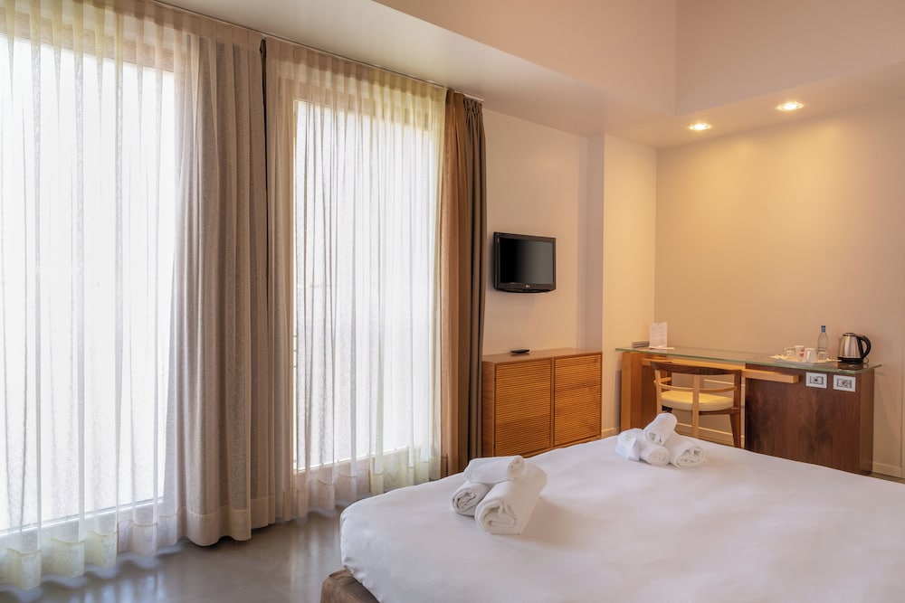 The Ziba Hotel & Spa — Hotel rooms in Peschiera del Garda, Veneto