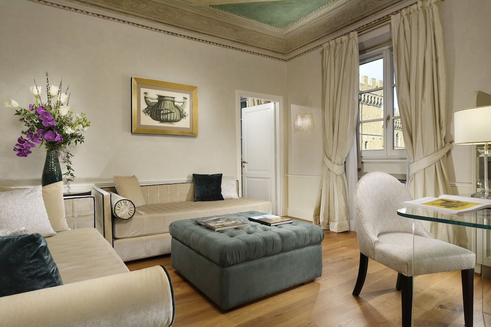 San Firenze Suites & Spa — Hotel rooms in Florence, Tuscany