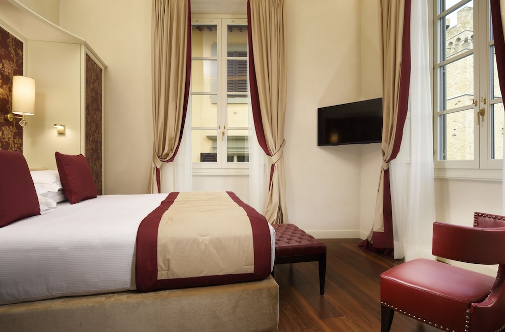 San Firenze Suites & Spa — Hotel rooms in Florence, Tuscany