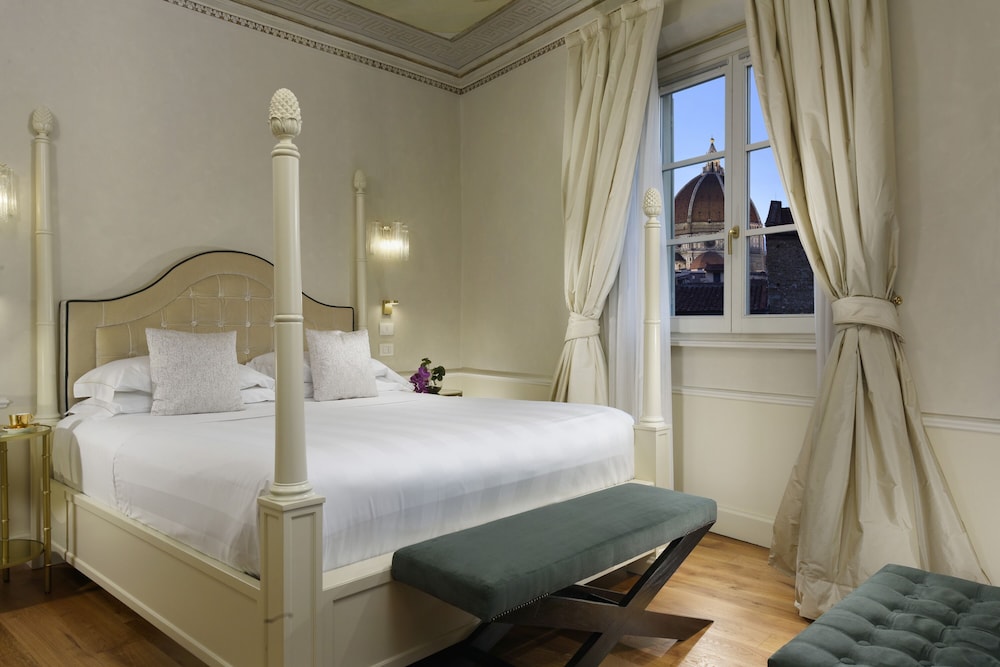 San Firenze Suites & Spa — Hotel rooms in Florence, Tuscany