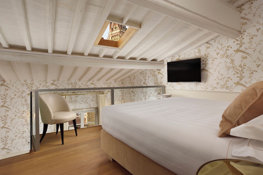 San Firenze Suites & Spa — Hotel rooms in Florence, Tuscany