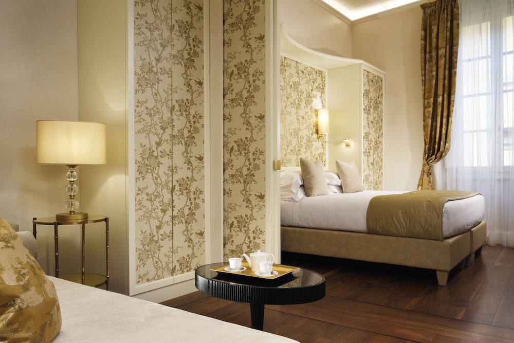 San Firenze Suites & Spa — Hotel rooms in Florence, Tuscany