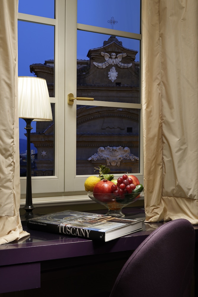San Firenze Suites & Spa — Hotel rooms in Florence, Tuscany