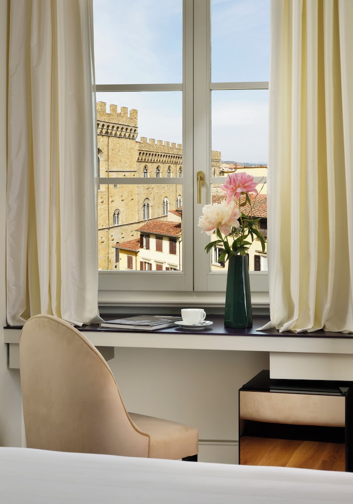 San Firenze Suites & Spa — Hotel rooms in Florence, Tuscany