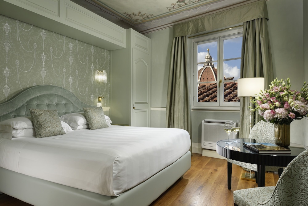 San Firenze Suites & Spa — Hotel rooms in Florence, Tuscany