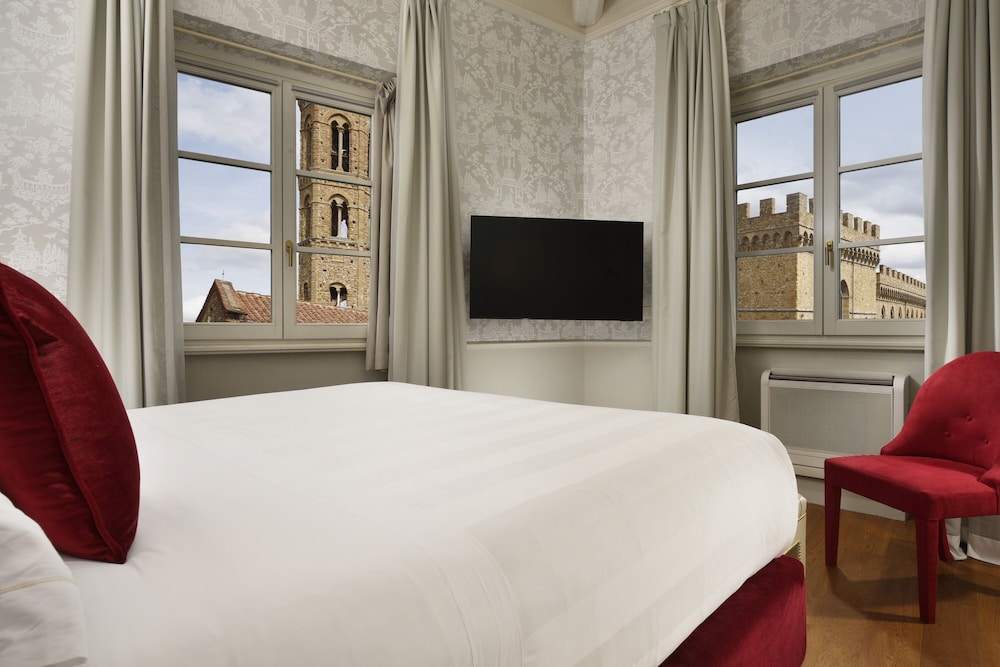San Firenze Suites & Spa — Hotel rooms in Florence, Tuscany