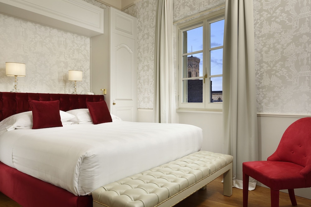 San Firenze Suites & Spa — Hotel rooms in Florence, Tuscany