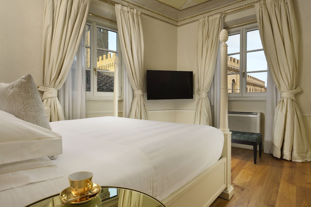 San Firenze Suites & Spa — Hotel rooms in Florence, Tuscany